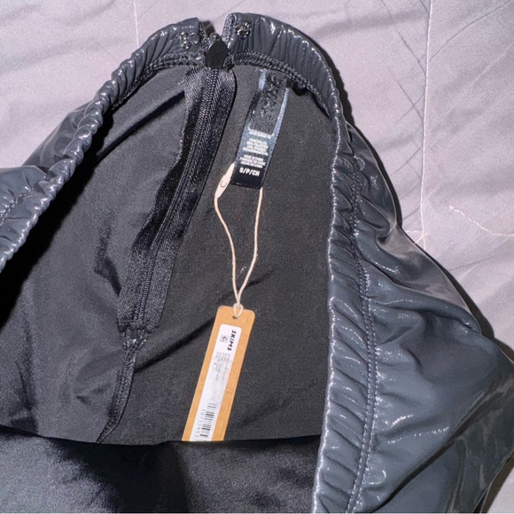 SKIMS VINYL SKIRT - Picture 3 of 13